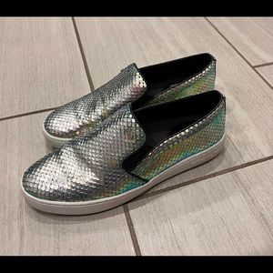 Michael Kors Keaton casual slip on in Iridescent snake embossed leather. Size 8.